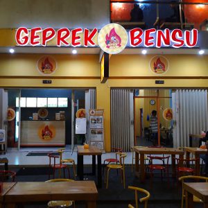 Suasana Outlet Geprek Bensu Mataram